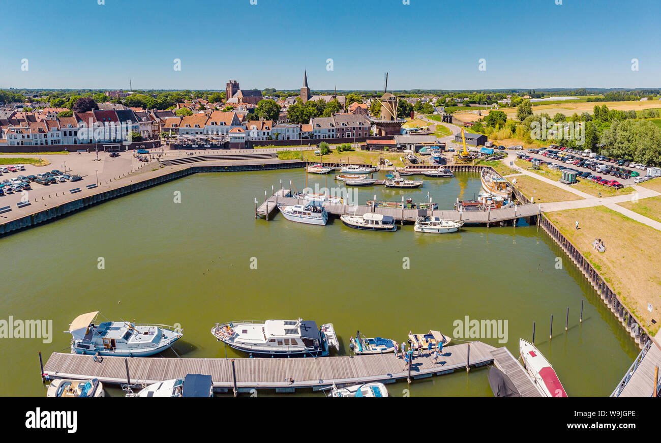 Il porto da diporto con il tower mill chiamato Rijn en Lek, Wijk bij Duurstede, Utrecht, , Paesi Bassi, 30071403.Caption locale *** mulino a vento Foto Stock