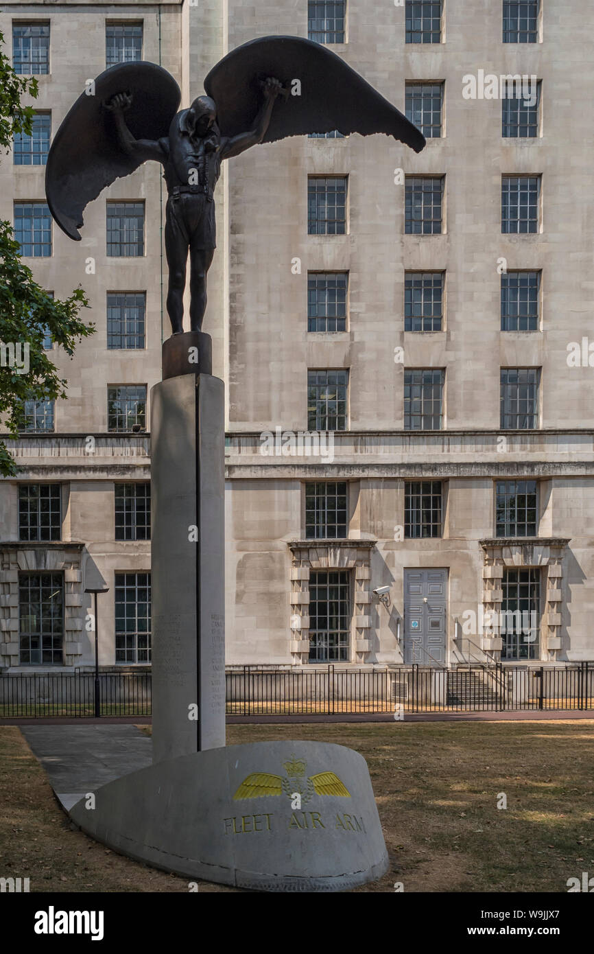 LONDRA, Regno Unito - 21 LUGLIO 2018: Il Memoriale del braccio aereo della flotta (conosciuto come Daedalus) su Victoria Embankment Foto Stock