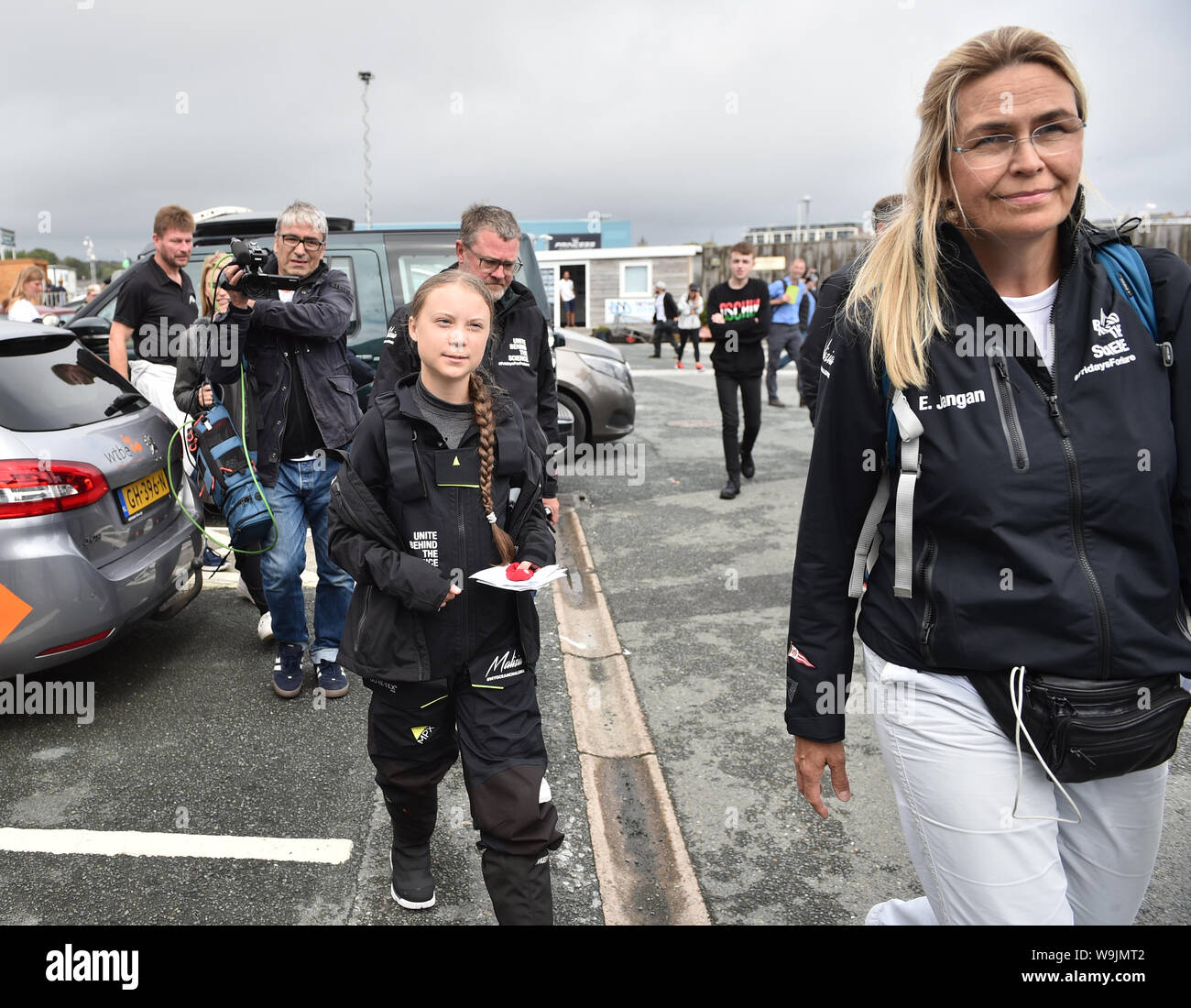 Attivista del clima Greta Thunberg prima inizia il suo viaggio verso gli Stati Uniti da Plymouth sulla malizia II, a partecipare a dimostrazioni del clima nel paese il 20 settembre e 27 e intervenire presso le Nazioni Unite Azione per il clima vertice. Foto Stock