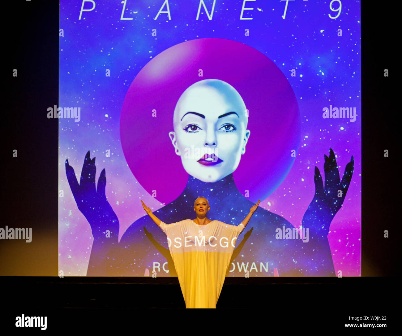 Sale Riunioni, tumulo, Edinburgh Fringe, Scozia. Il 14 agosto 2019. Autore di bestseller, attrice e attivista Rose McGowan (Scream, la generazione di Doom, TV hit show Charmed) farà il suo debutto in questo anno il Fringe con il suo nuovo spettacolo Pianeta 9. Attraverso la musica, la narrazione video arte e performance Rose creerà un nuovo mondo di possibilità e di invitare il pubblico in un viaggio di scoperta di Pianeta 9. Credito: Arch bianco/Alamy Live News. Foto Stock