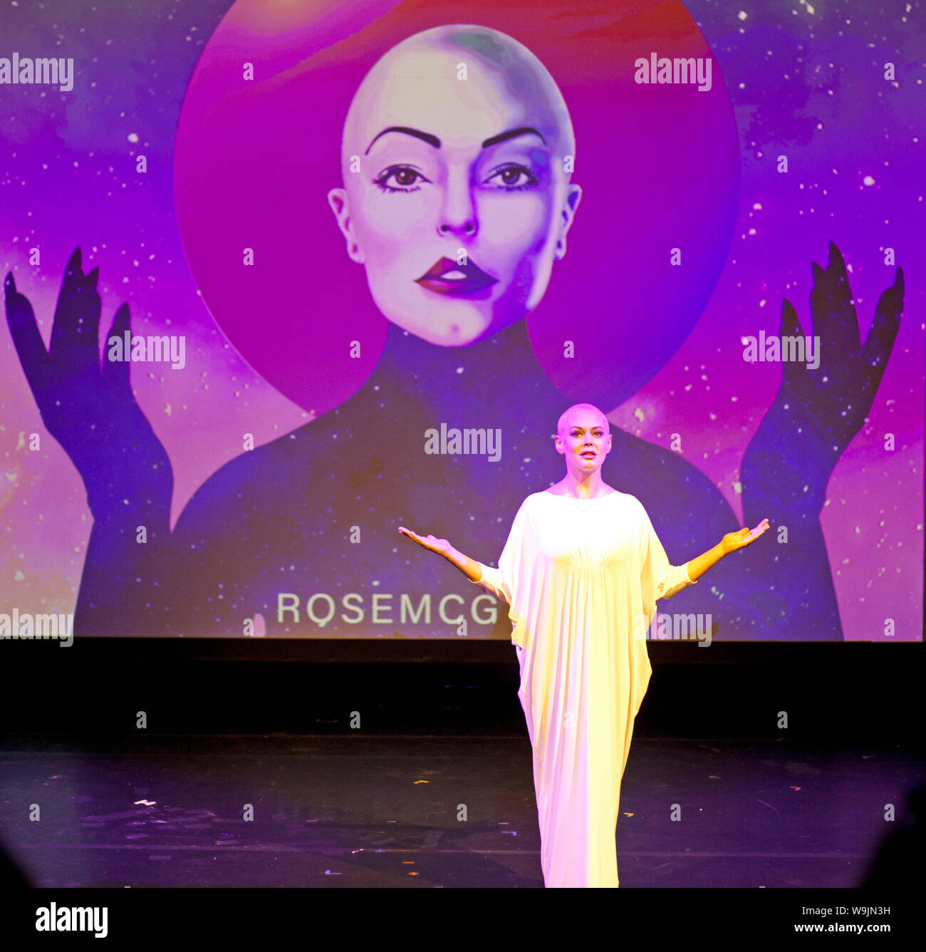 Sale Riunioni, tumulo, Edinburgh Fringe, Scozia. Il 14 agosto 2019. Autore di bestseller, attrice e attivista Rose McGowan (Scream, la generazione di Doom, TV hit show Charmed) farà il suo debutto in questo anno il Fringe con il suo nuovo spettacolo Pianeta 9. Attraverso la musica, la narrazione video arte e performance Rose creerà un nuovo mondo di possibilità e di invitare il pubblico in un viaggio di scoperta di Pianeta 9. Credito: Arch bianco/Alamy Live News. Foto Stock