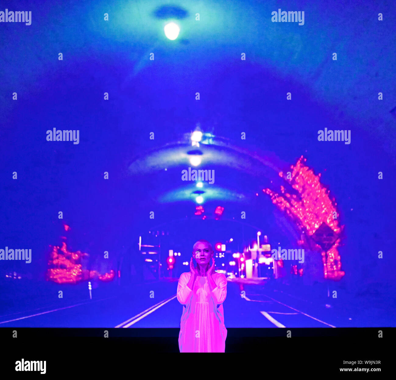 Sale Riunioni, tumulo, Edinburgh Fringe, Scozia. Il 14 agosto 2019. Autore di bestseller, attrice e attivista Rose McGowan (Scream, la generazione di Doom, TV hit show Charmed) farà il suo debutto in questo anno il Fringe con il suo nuovo spettacolo Pianeta 9. Attraverso la musica, la narrazione video arte e performance Rose creerà un nuovo mondo di possibilità e di invitare il pubblico in un viaggio di scoperta di Pianeta 9. Credito: Arch bianco/Alamy Live News. Foto Stock