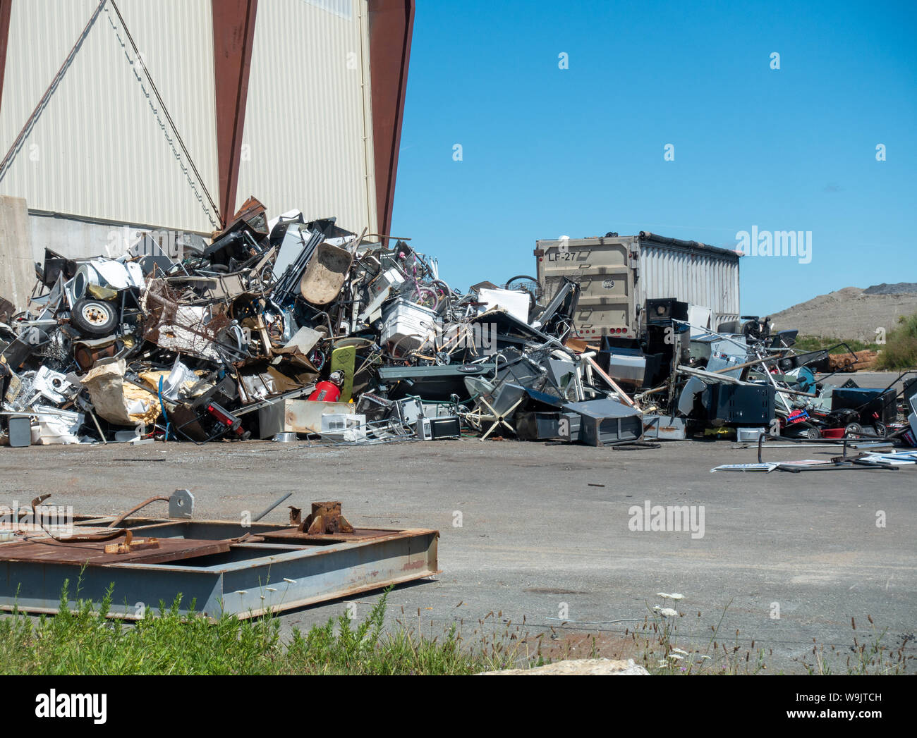 Grande Mucchio, pile o mucchio di rottami di metallo in corrispondenza del sistema integrato di gestione dei rifiuti solidi in struttura Bourne, Cape Cod, Massachusetts, STATI UNITI D'AMERICA Foto Stock