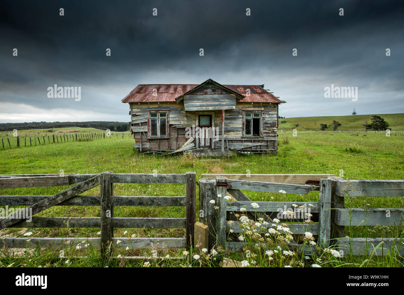 Edificio abbandonato nel lontano nord, Nuova Zelanda, Pacific Foto Stock