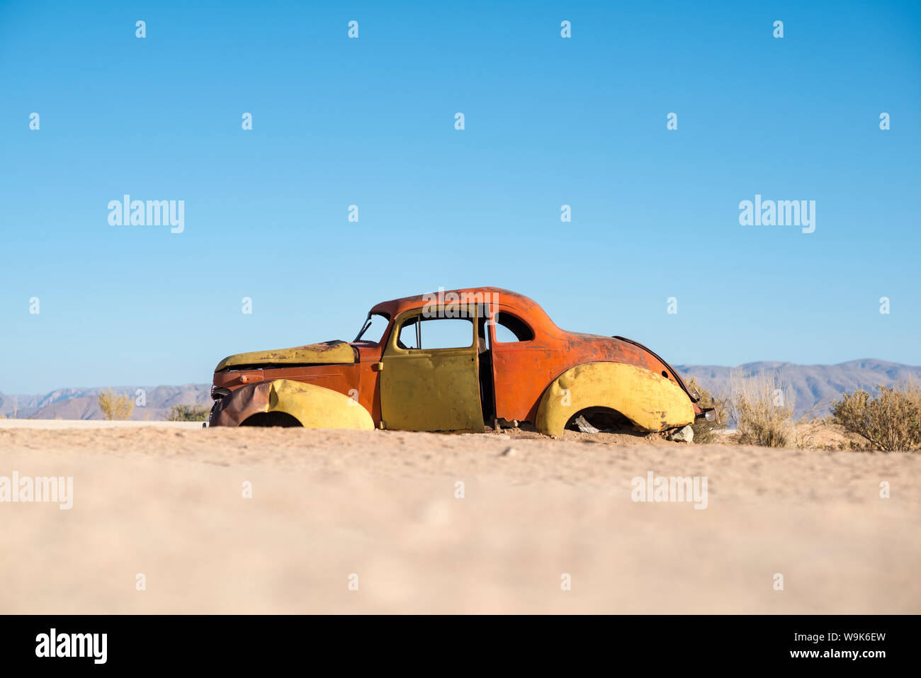 Un auto abbandonate nei pressi della cittadina di Solitare, Namibia, Africa Foto Stock