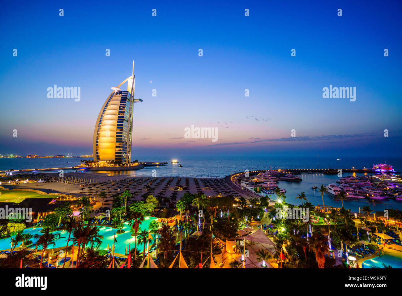 Il Burj Al Arab Jumeirah Beach, Dubai, Emirati Arabi Uniti, Medio Oriente Foto Stock