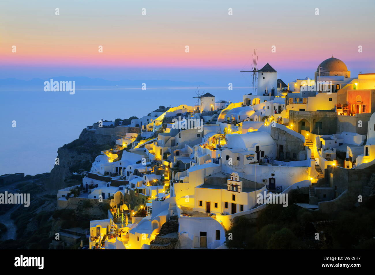 Villaggio di Oia - Santorini (Thira), Isole Cicladi, il Mare Egeo e le isole greche, Grecia, Europa Foto Stock