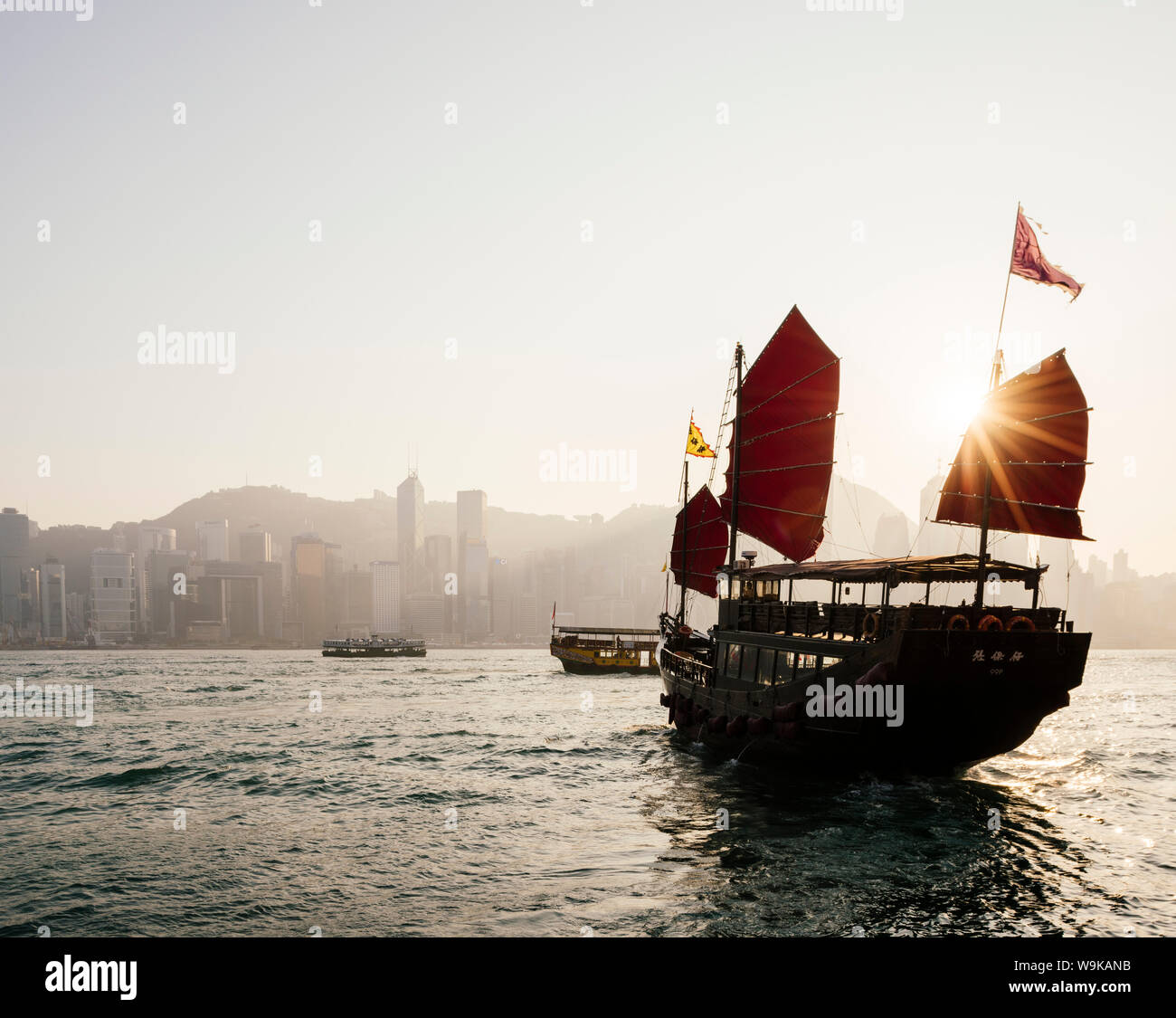 Tradizionale giunca Cinese a vela nel porto di Hong Kong, Hong Kong, Cina, Asia Foto Stock