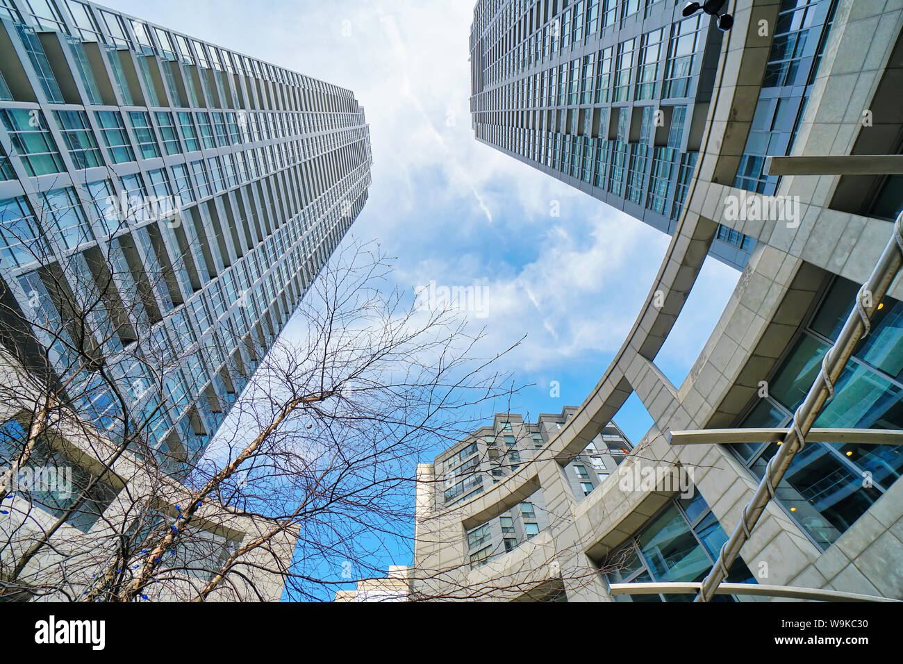 Toronto, Ontario, Canada-20 Marzo, 2019: Toronto condominio in un quartiere alla moda vicino al Yonge e Eglinton intersezione Foto Stock