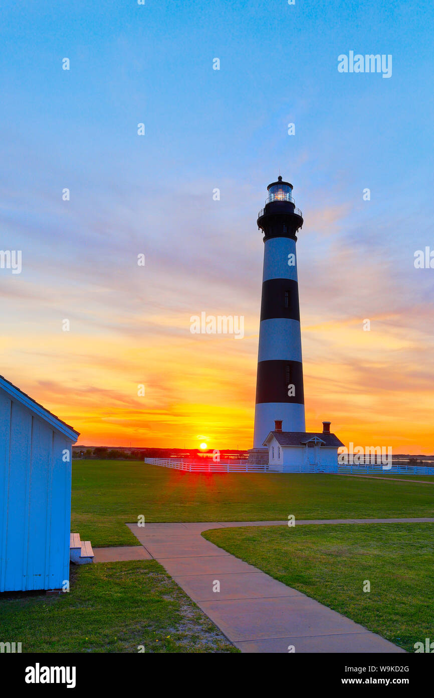 Sunrise, Bodie Island Lighthouse, Cape Hatteras National Seashore, North Carolina, STATI UNITI D'AMERICA Foto Stock