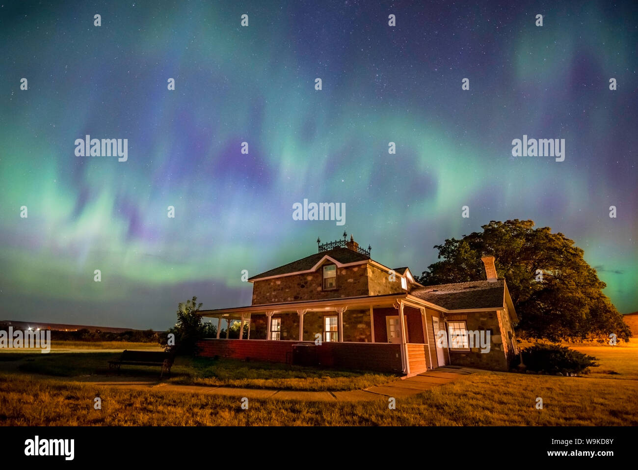 A forma di cuore aurore boreali sulla storica Goodwin House del Saskatchewan sbarco in Saskatchewan, Canada Foto Stock