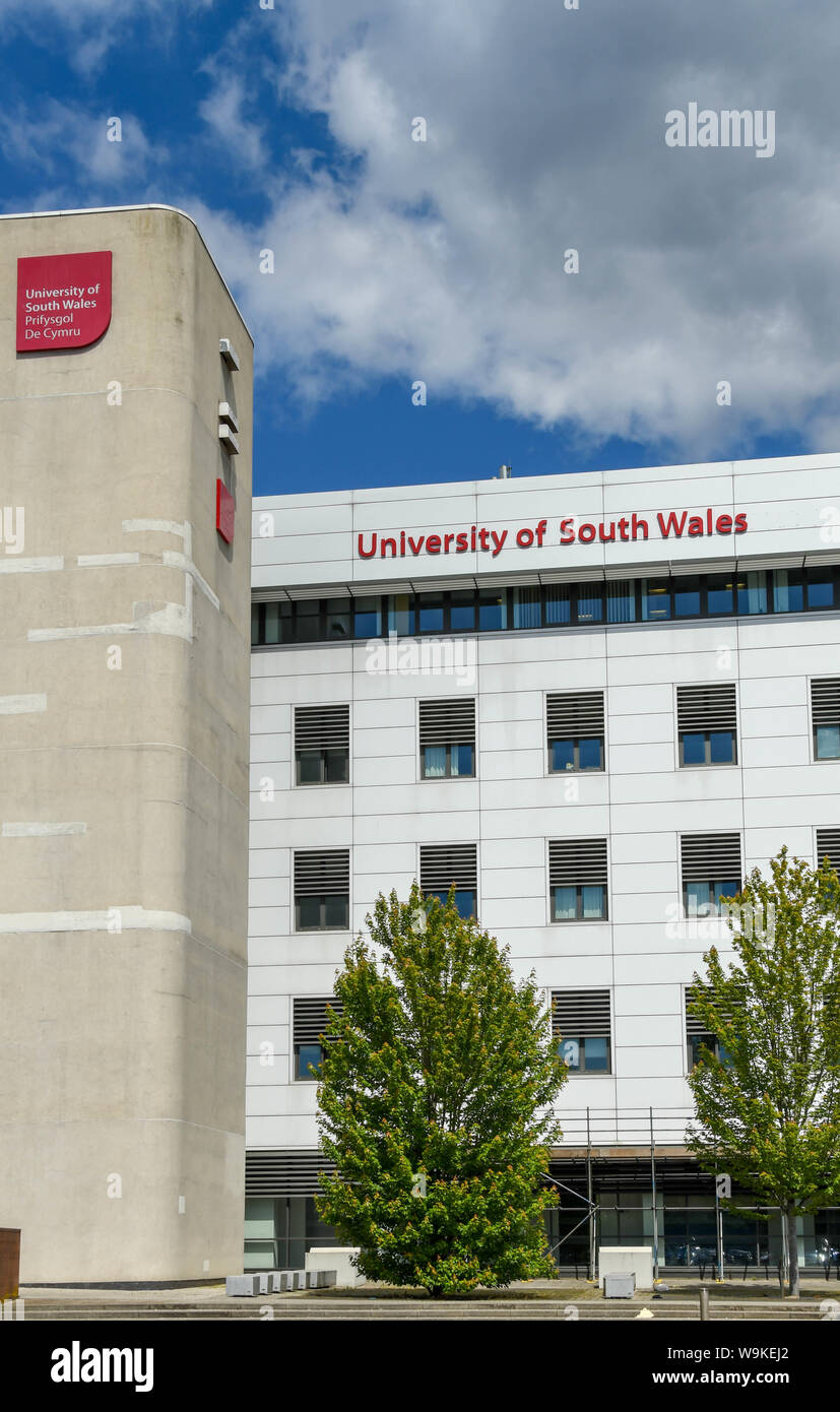 CARDIFF, GALLES - Giugno 2019: firmare all'esterno dell'Università del Galles del Sud edificio del campus in Cardiff City Centre Foto Stock