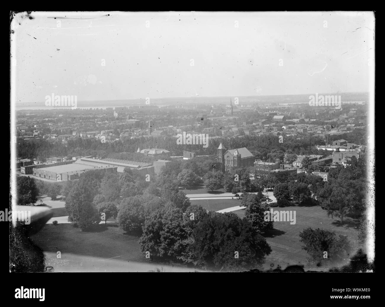 Una vista in elevazione di S.W. da Capitol, 1A & B; Viale Indipendenza in primo piano Foto Stock