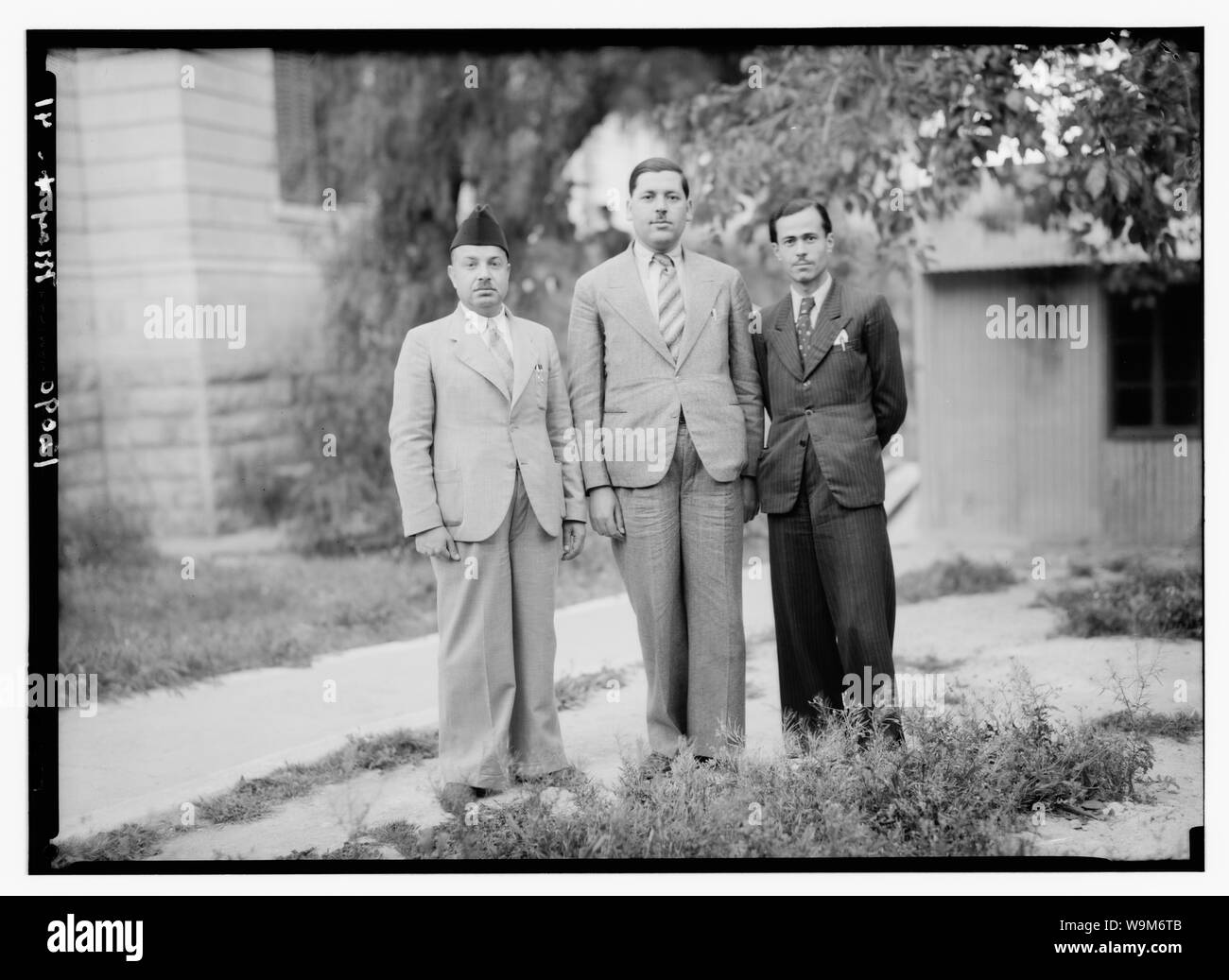 Gruppo arabo di tre a P.B.S. [Cioè, Palestina Broadcasting Service] Foto Stock