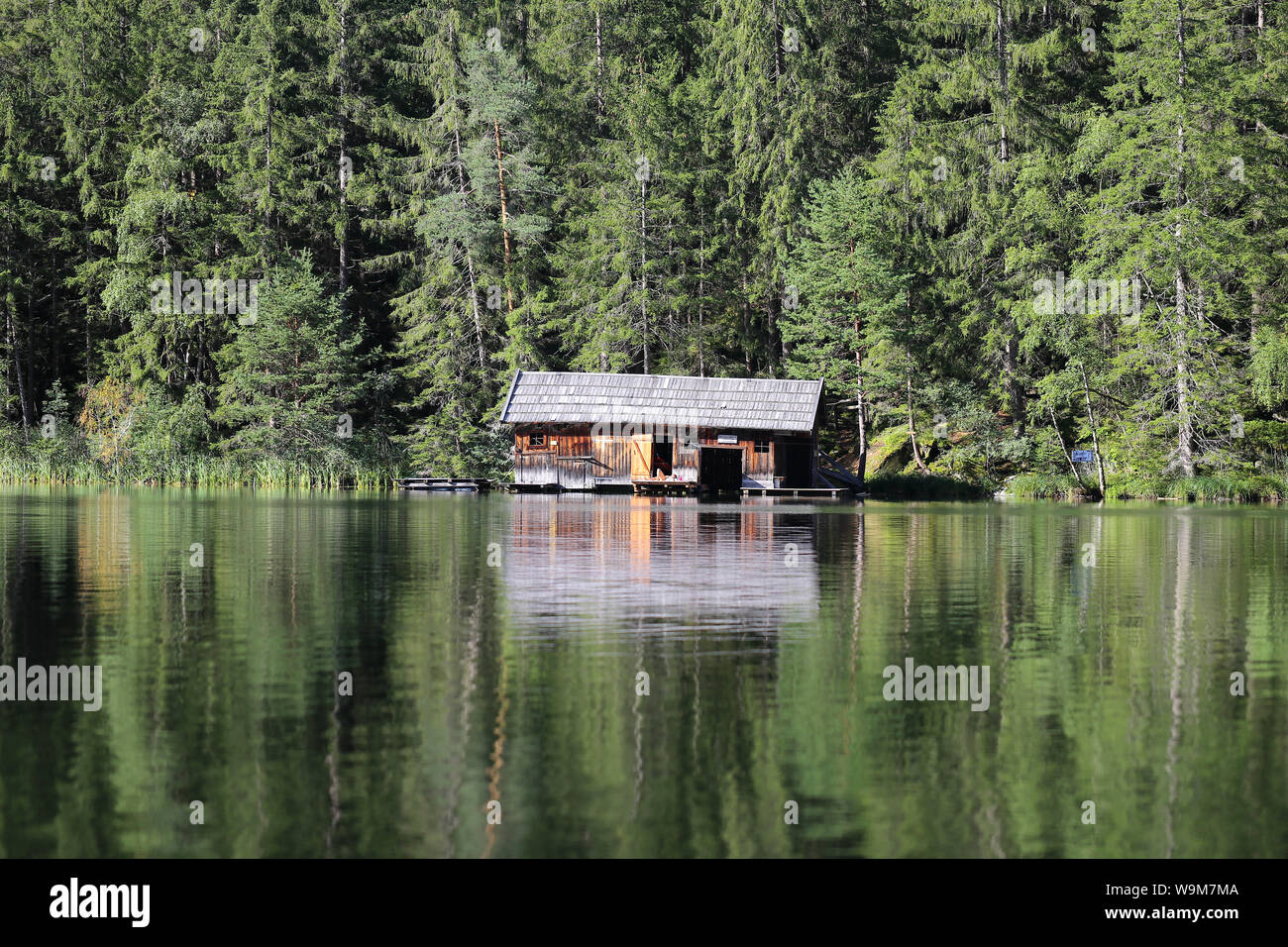 Kleine Holzhütte auf dem Piburger vedere, Ötztal Foto Stock