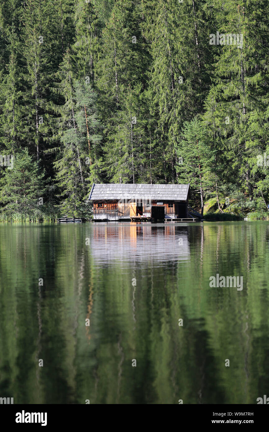 Kleine Holzhütte auf dem Piburger vedere, Ötztal Foto Stock