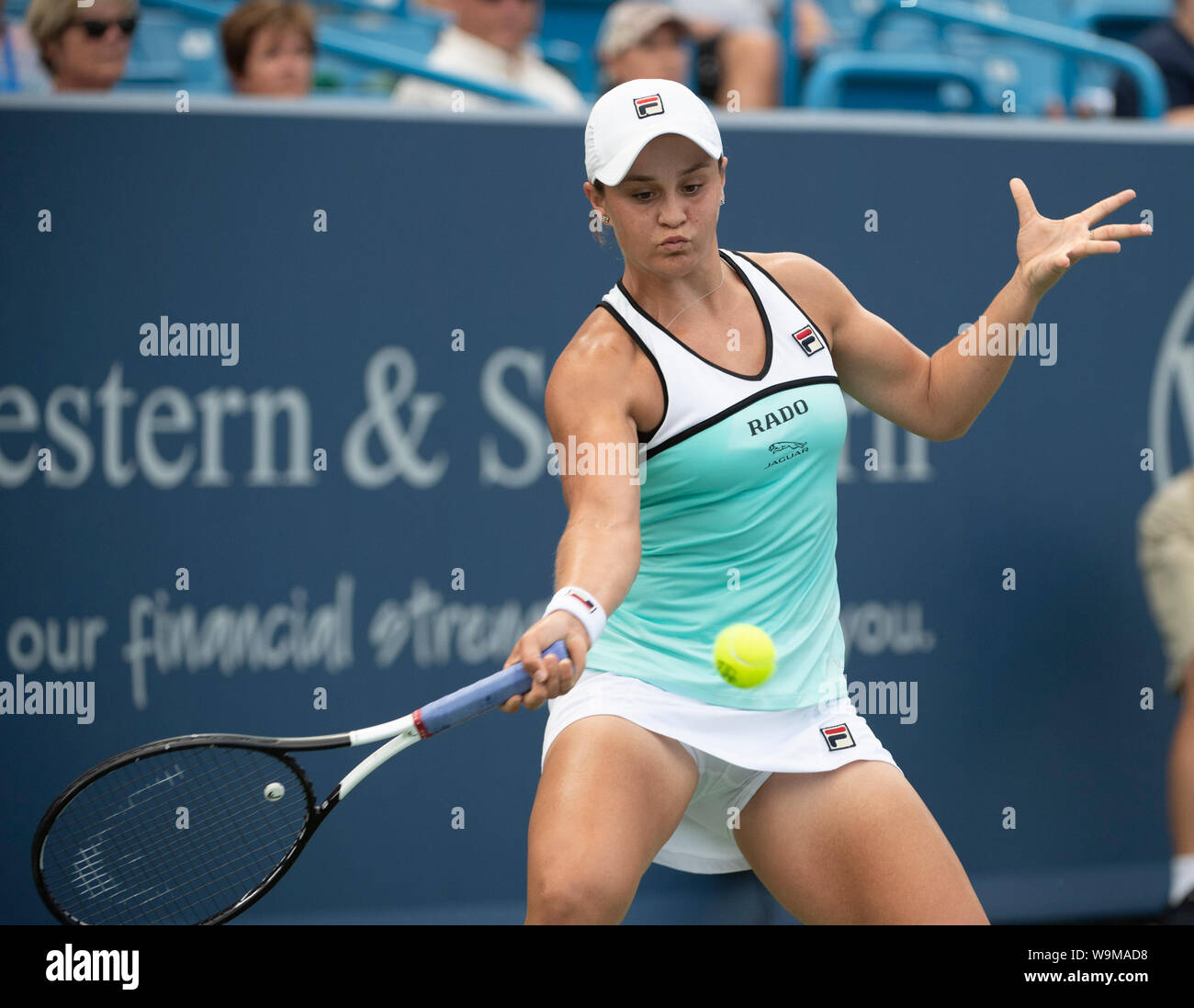 Mason, Ohio, Stati Uniti d'America. 14 ago 2019. Ashleigh Barty (AUS) sconfitto Maria Sharapova (RUS) 6-4, 6-1, all'occidentale e meridionale essendo aperto ha giocato al Lindner Family Tennis Center di Mason, Ohio. © Leslie Billman/Tennisclix/CSM Credito: Cal Sport Media/Alamy Live News Foto Stock