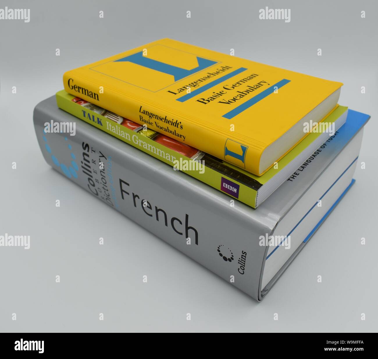 Libri per imparare le lingue: Francese, italiano, tedesco. Uno studio di Thomas Bak all'Università di Edimburgo suggerisce di imparare una lingua migliora la funzione cerebrale. Foto Stock