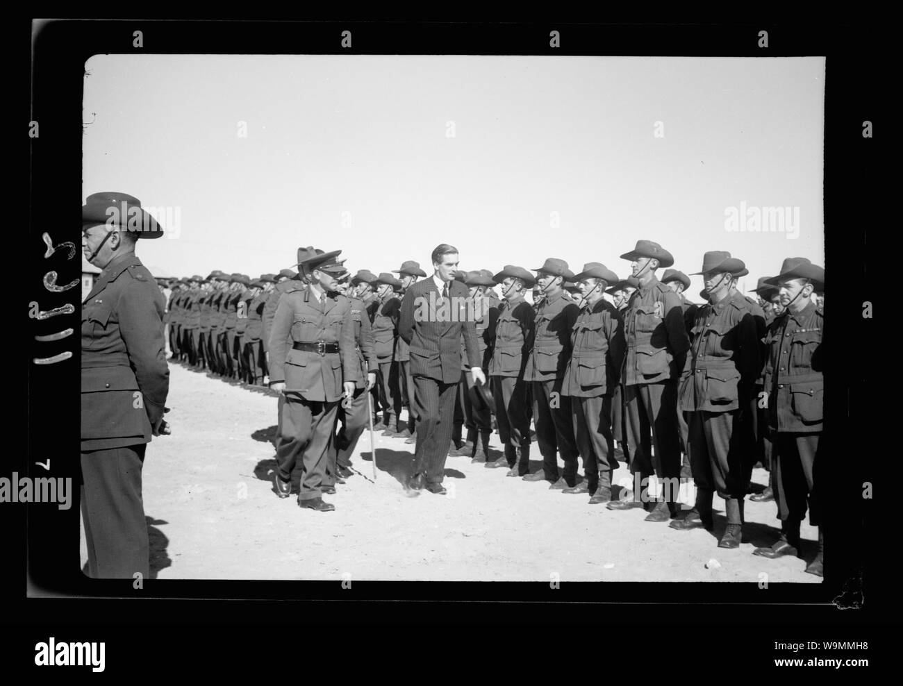 Arrivo in Palestina del sig. Antony [cioè, Anthony Eden]. Il sig. Antony [cioè, Anthony] Eden ispezione A.I.F. [Cioè, australiano forze imperiali] truppe Foto Stock