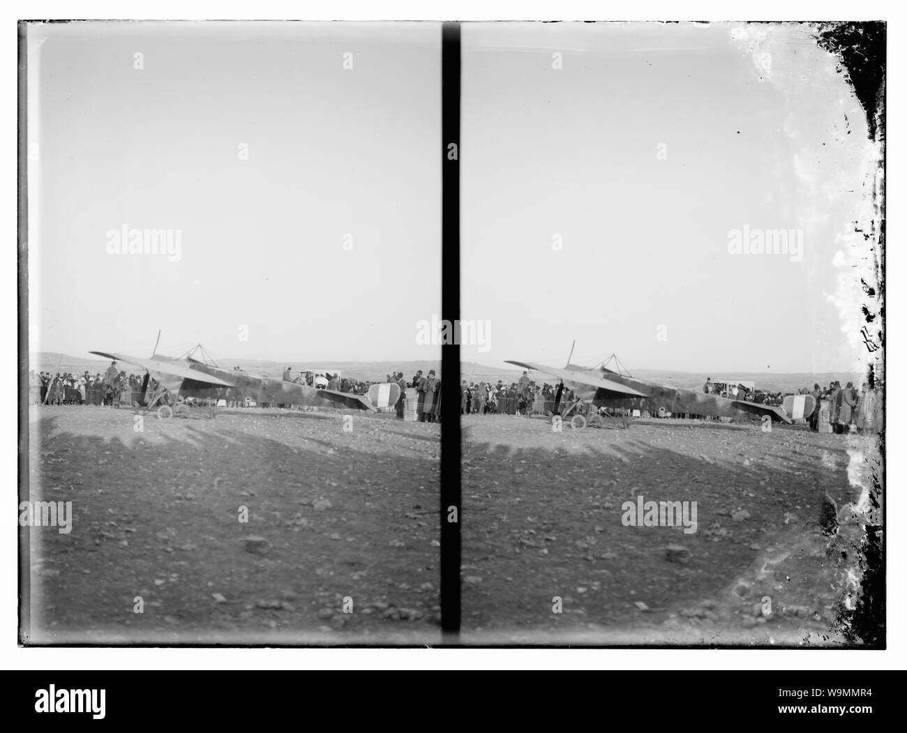 Arrivo del pilota francese Marc Bonnier e meccanico Giuseppe Barnier in un aereo Nieuport, i primi aviatori di volare in Gerusalemme Foto Stock