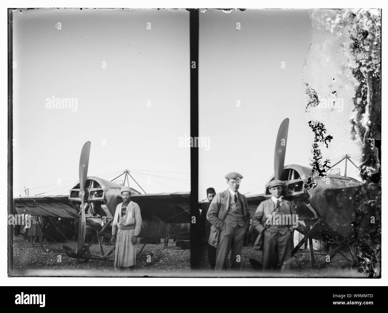 Arrivo del pilota francese Marc Bonnier e meccanico Giuseppe Barnier in un aereo Nieuport, i primi aviatori di volare in Gerusalemme Foto Stock