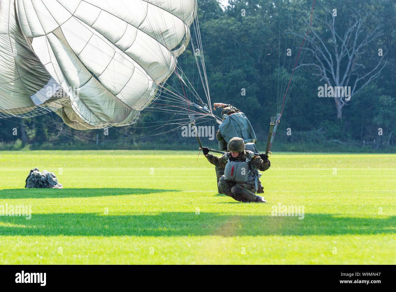 2019 Leapfest internazionale linea statica paracadute militare evento di formazione e competizione organizzata dalla Rhode Island National Guard. Foto Stock