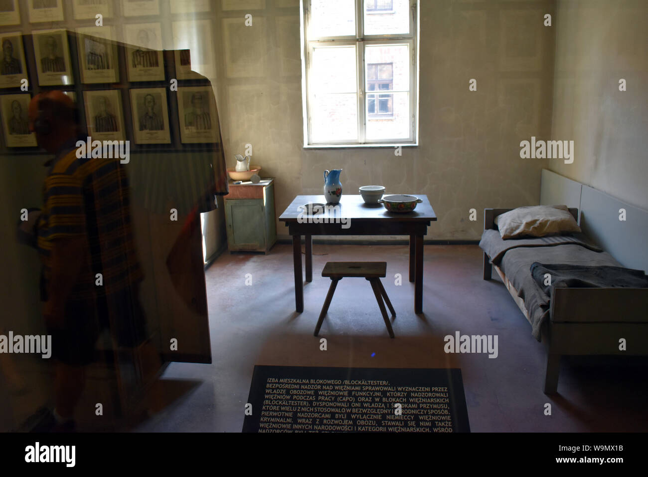 Una vista interna dei servizi medici nel campo di concentramento di Auschwitz Foto Stock