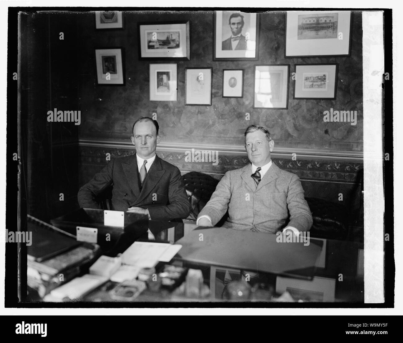 Asst. Sec. Hanford MacNider & Sec. Dwight Davis, 10/16/25 Foto Stock