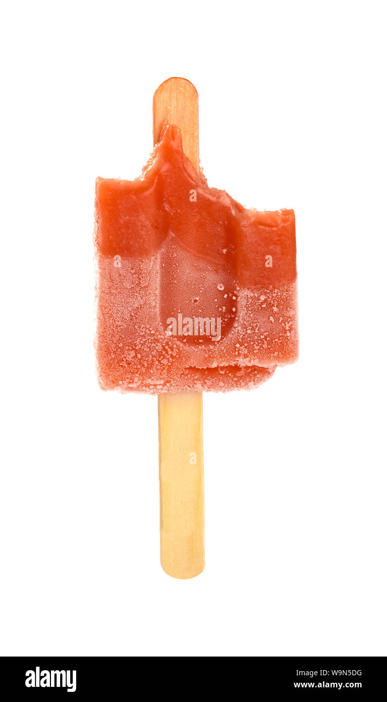 Mezze mangiate colore rosso ghiaccioli su sfondo bianco Foto Stock