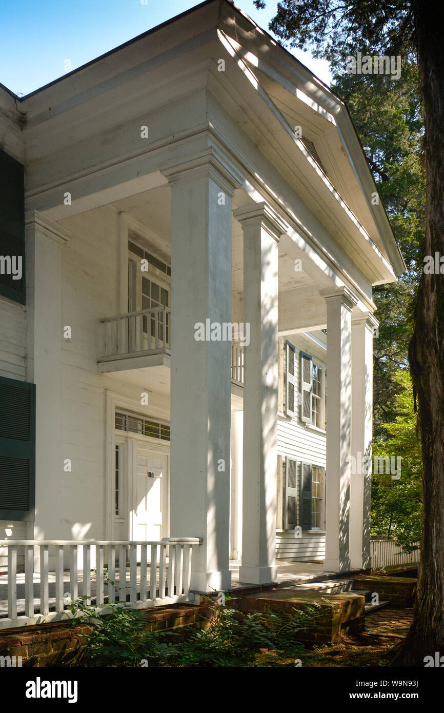 L ingresso dei premi Pulitzer Autore, William Faulkner's home, un primitivo Revival Greco design, noto come Rowan Oak in Oxford, MS Foto Stock