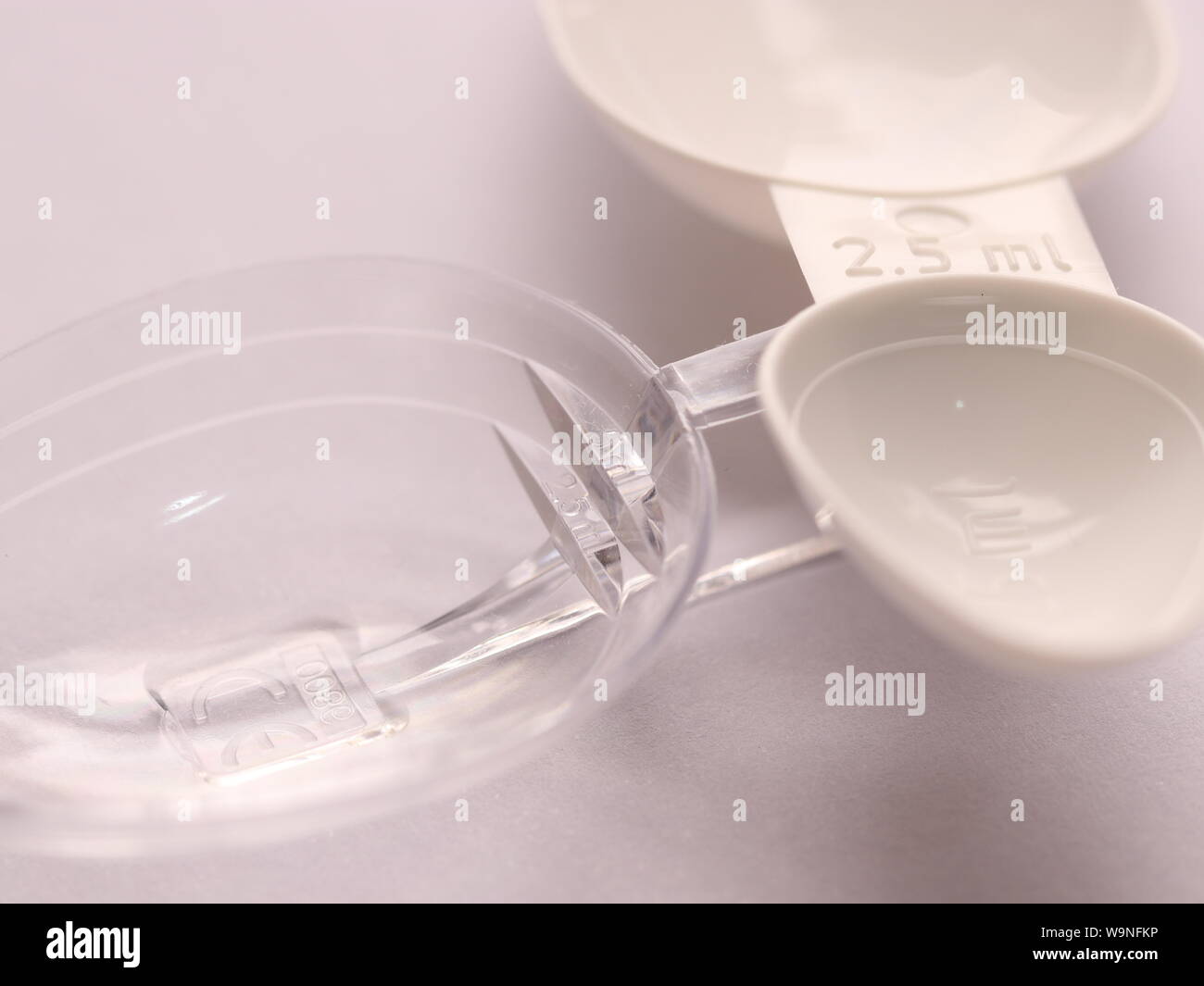 Cucchiai di dosaggio Foto Stock