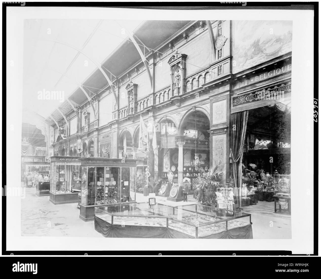 Presentano belga, visualizzazione di ceramiche e di arti decorative, Palazzo di diverse industrie, Esposizione di Parigi, 1889 Foto Stock