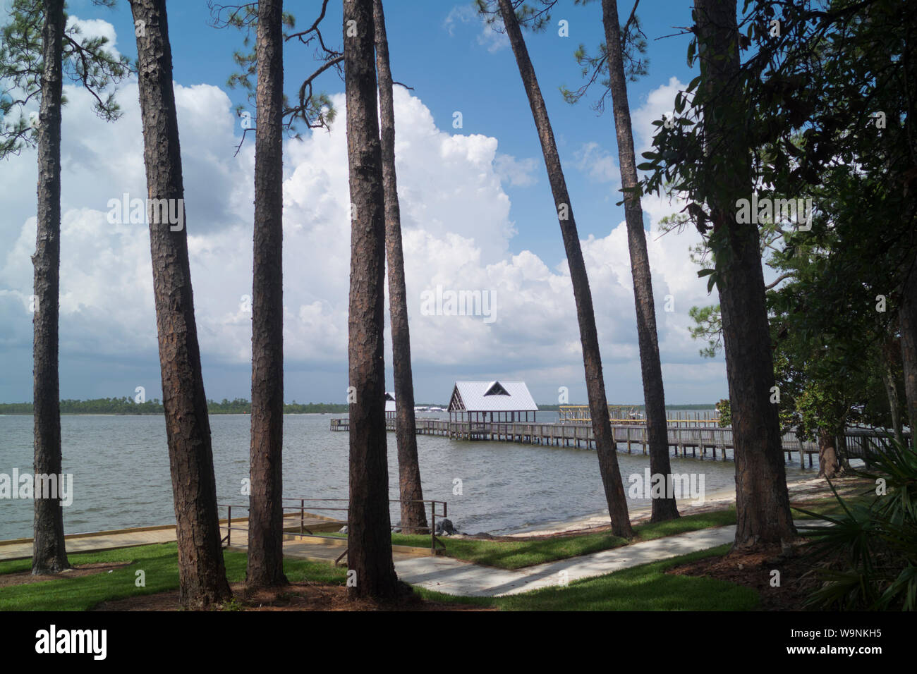 Vista della Baia di lupo dalla costiera Arts Center di Orange Beach, Alabama, Stati Uniti d'America. Foto Stock