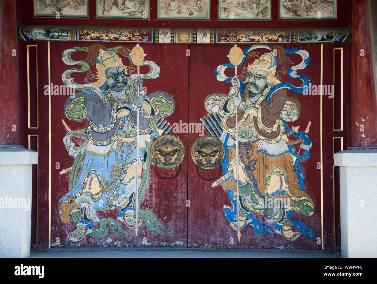 Mancesi-style porta presso il Palazzo Invernale di Bogd Khan, l'ultimo re mongolo, in Ulaanbaatar (Ulan Bator) Foto Stock