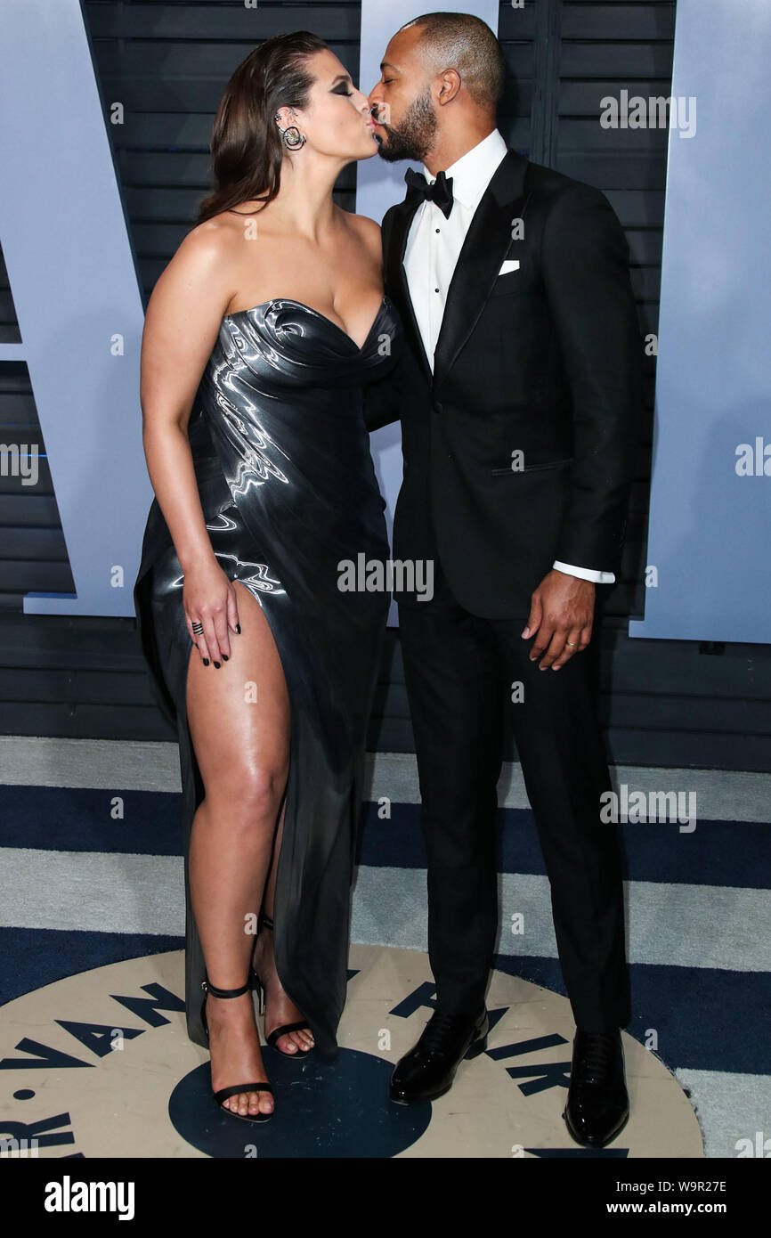 (FILE) Ashley Graham incinta con il primo figlio con il marito Justin Ervin. Foto: BEVERLY HILLS, LOS ANGELES, CALIFORNIA, STATI UNITI D'AMERICA - MARZO 04: modello Ashley Graham e marito/regista Justin Ervin arrivano al 2018 Vanity Fair Oscar Party a Wallis Annenberg Center for the Performing Arts il 4 marzo 2018 a Beverly Hills Los Angeles, California, Stati Uniti. (Foto di Xavier COLLIN/Image Press Agency) Credito: Image Press Agency/Alamy Live News Foto Stock