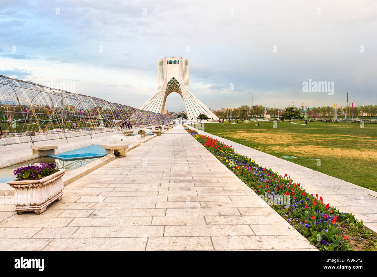 Torre Azadi o Borj-e Azadi tower o il Monumento alla Libertà precedentemente noto come Torre di Shahyad e complesso culturale, Teheran Repubblica Islamica dell Iran Foto Stock