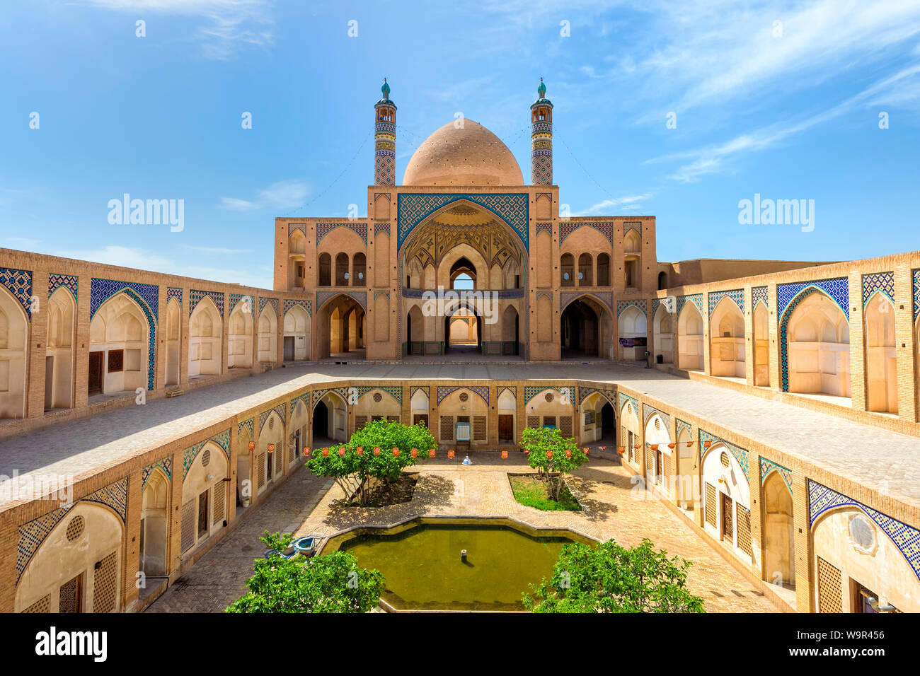 Agha Bozorg moschea, cortile interno, Kashan, Provincia di Isfahan, Repubblica Islamica di Iran Foto Stock