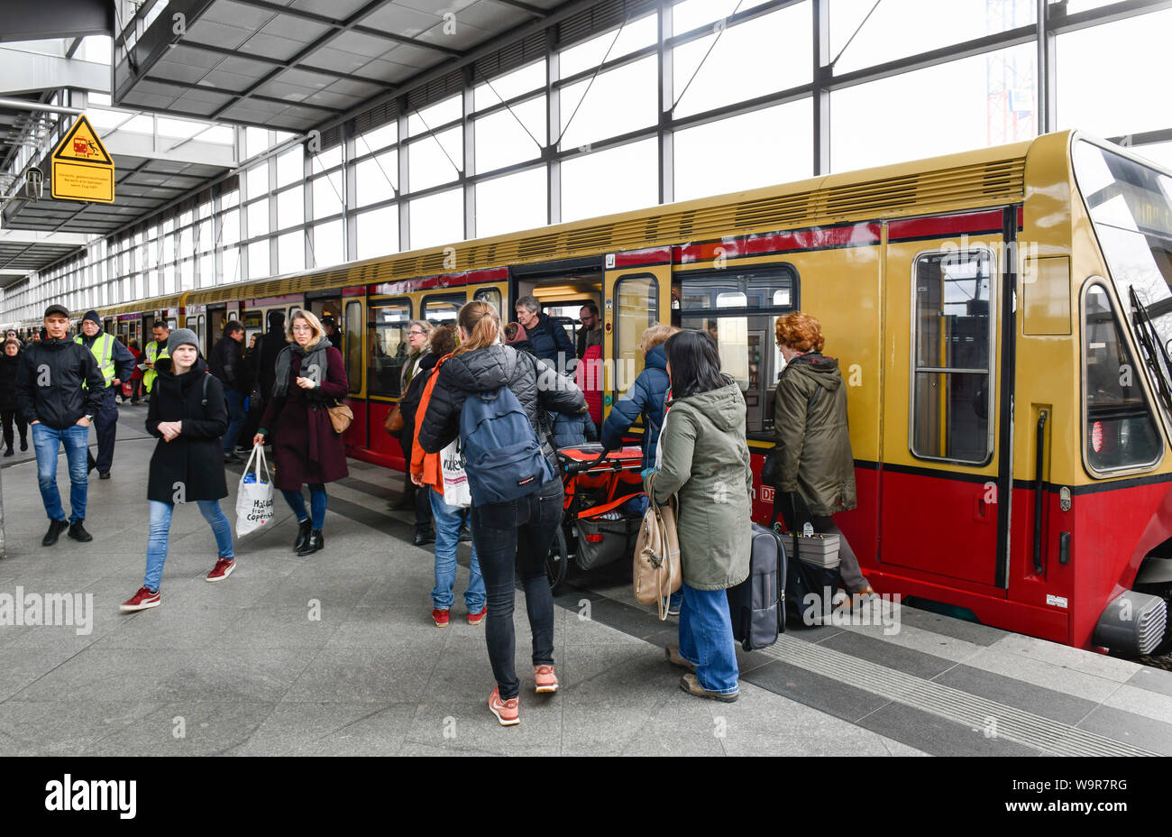 S-Bahn, Bahnhof Suedkreuz, Schoeneberg, Berlino, Deutschland Foto Stock