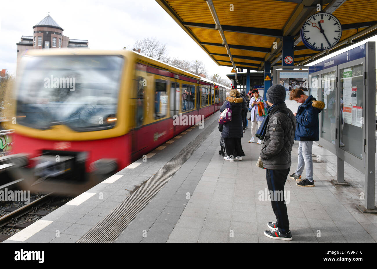 S-Bahn, Bahnhof, Bundesplatz, Schoeneberg, Berlino, Deutschland Foto Stock