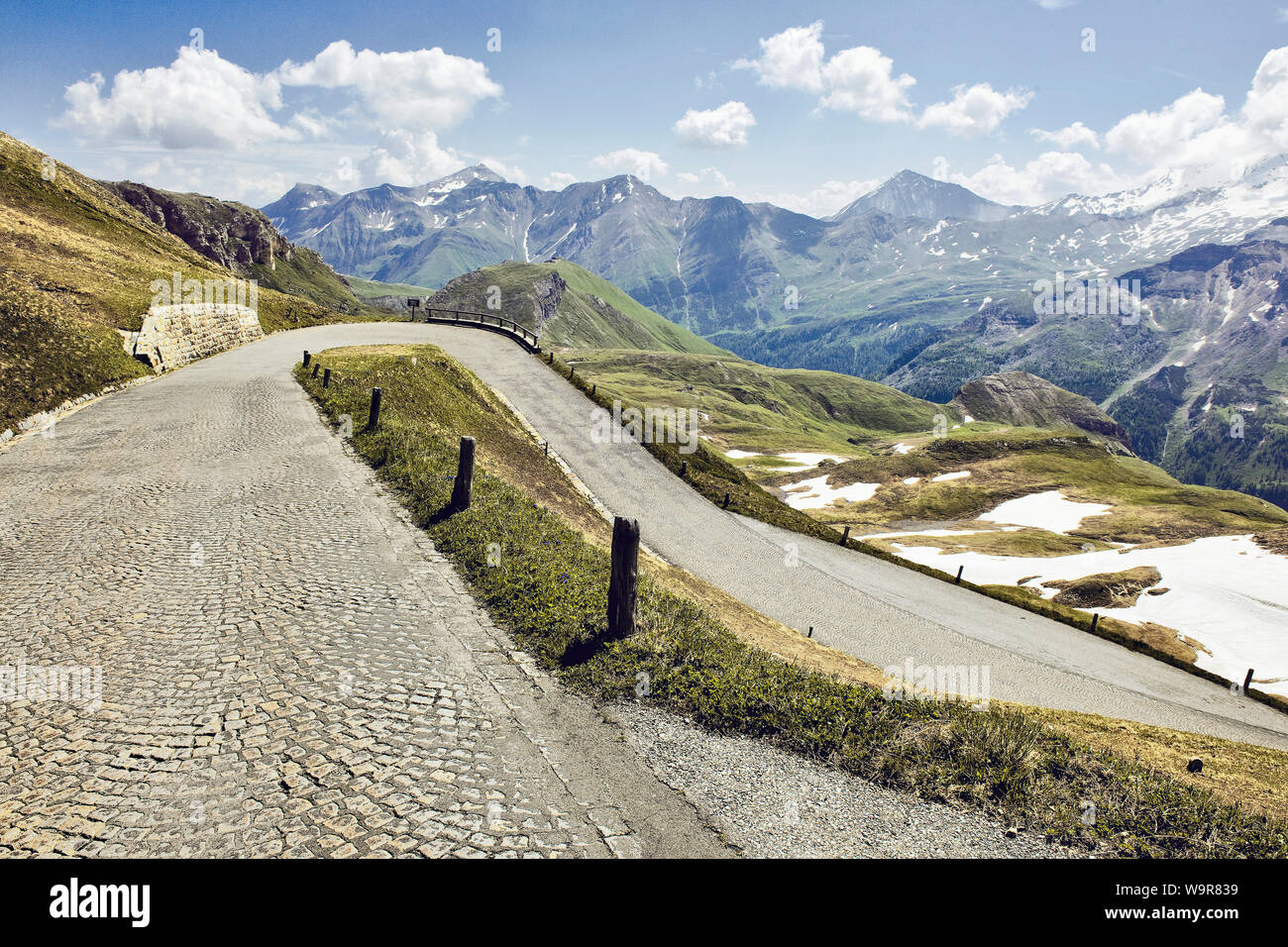 Vecchia strada alpina di Grossglockner, strada tortuosa, ciottoli, Carinzia, Tirolo Est, Austria, Europa Foto Stock