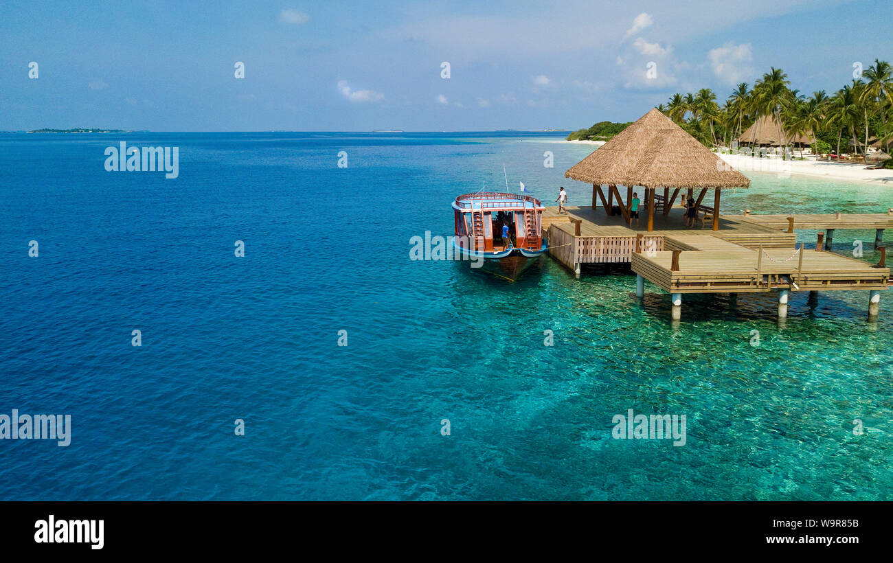 Maldive Isola di Filaidhoo, dhoni a jetty, capanna, Raa Atoll, Maldive, Oceano Indiano, Asia Filaidhoo Foto Stock
