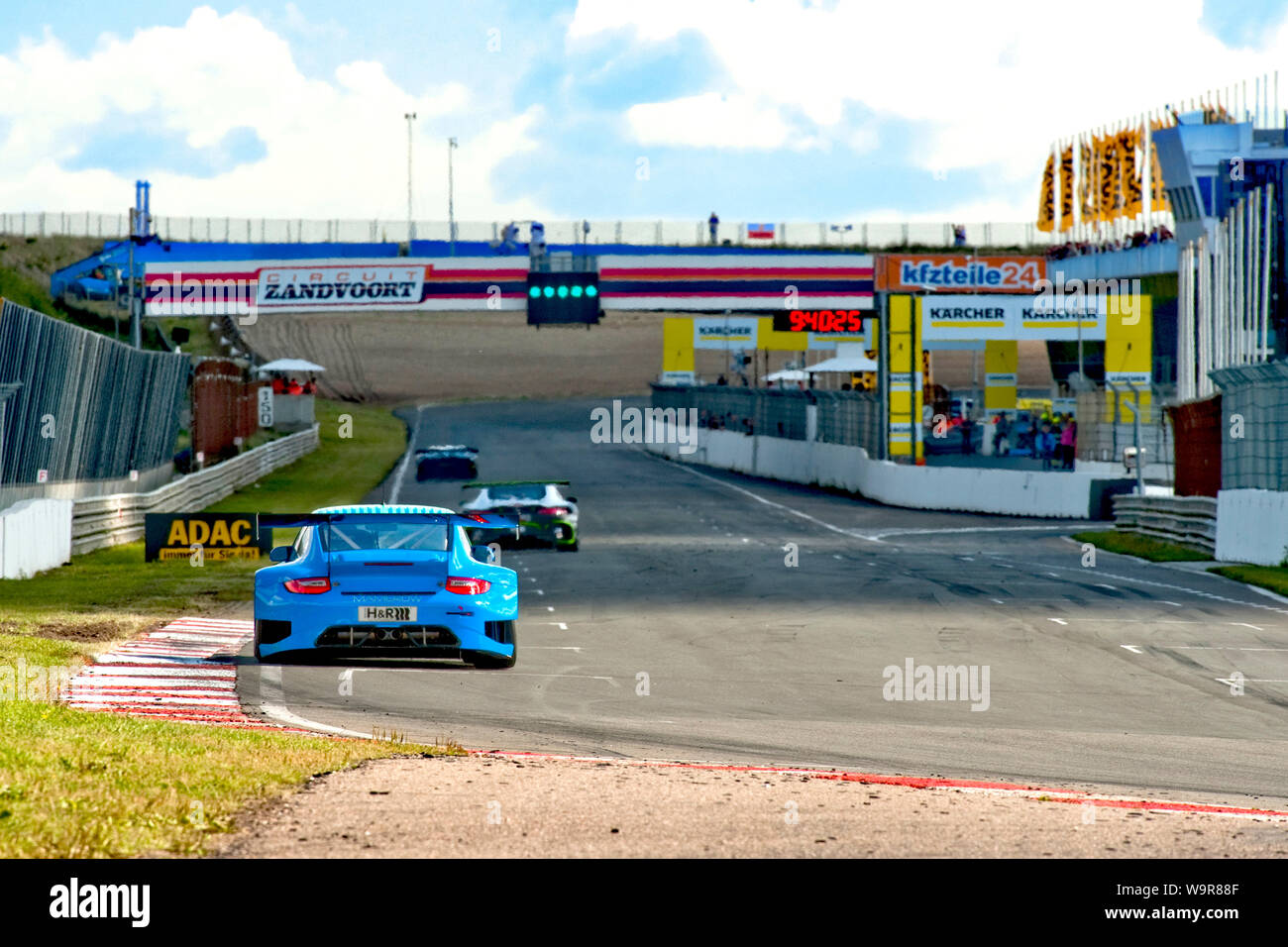 Porsche GT3 RS sulla pista del circuito di Zandvoort, inizio e fine rettilineo, provincia Nordholland, Paesi Bassi, Europa, Zandvoort Foto Stock
