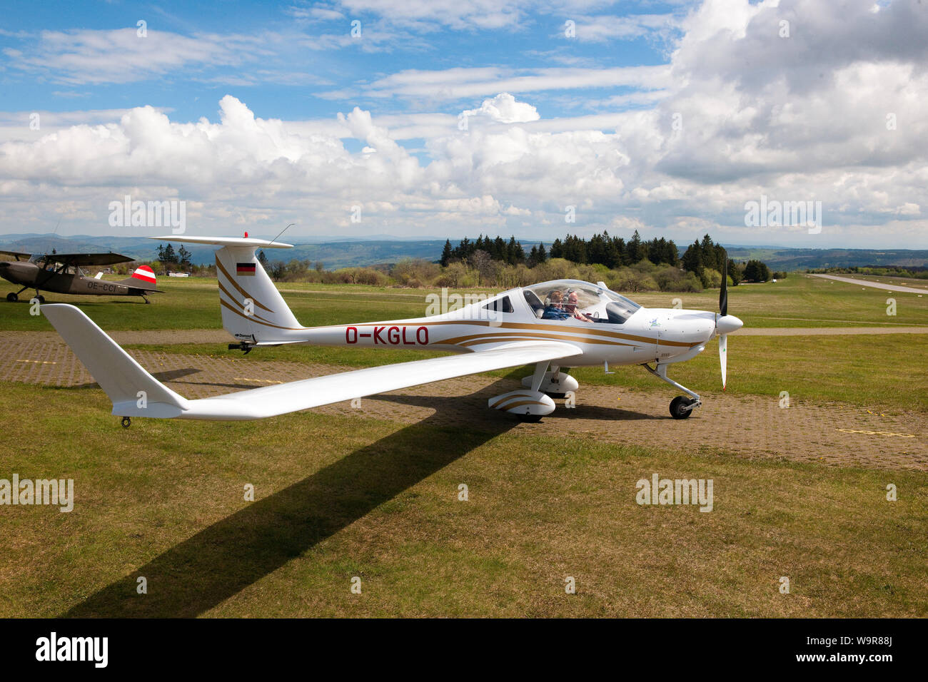 HK36 TC114 Diamond aereo Super Dimona, biposto, elica, motore Rotax, Wasserkuppe airfield, Gersfeld, Fulda Hesse, Germania, Europa Foto Stock