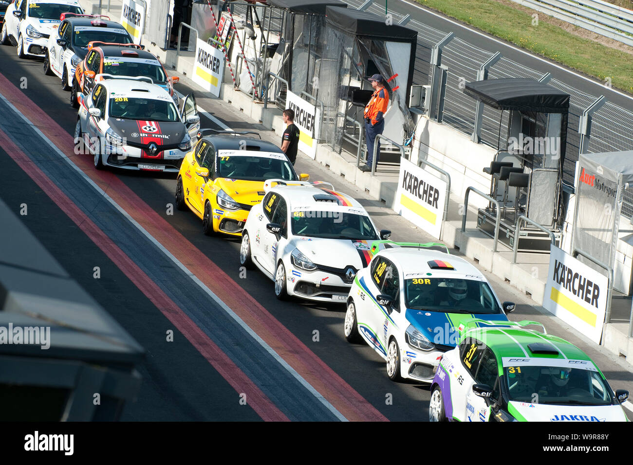 Clio Cup auto in pit lane, Race Track, il circuito di Zandvoort, provincia Olanda Settentrionale, Paesi Bassi, Europa, Zandvoort Foto Stock