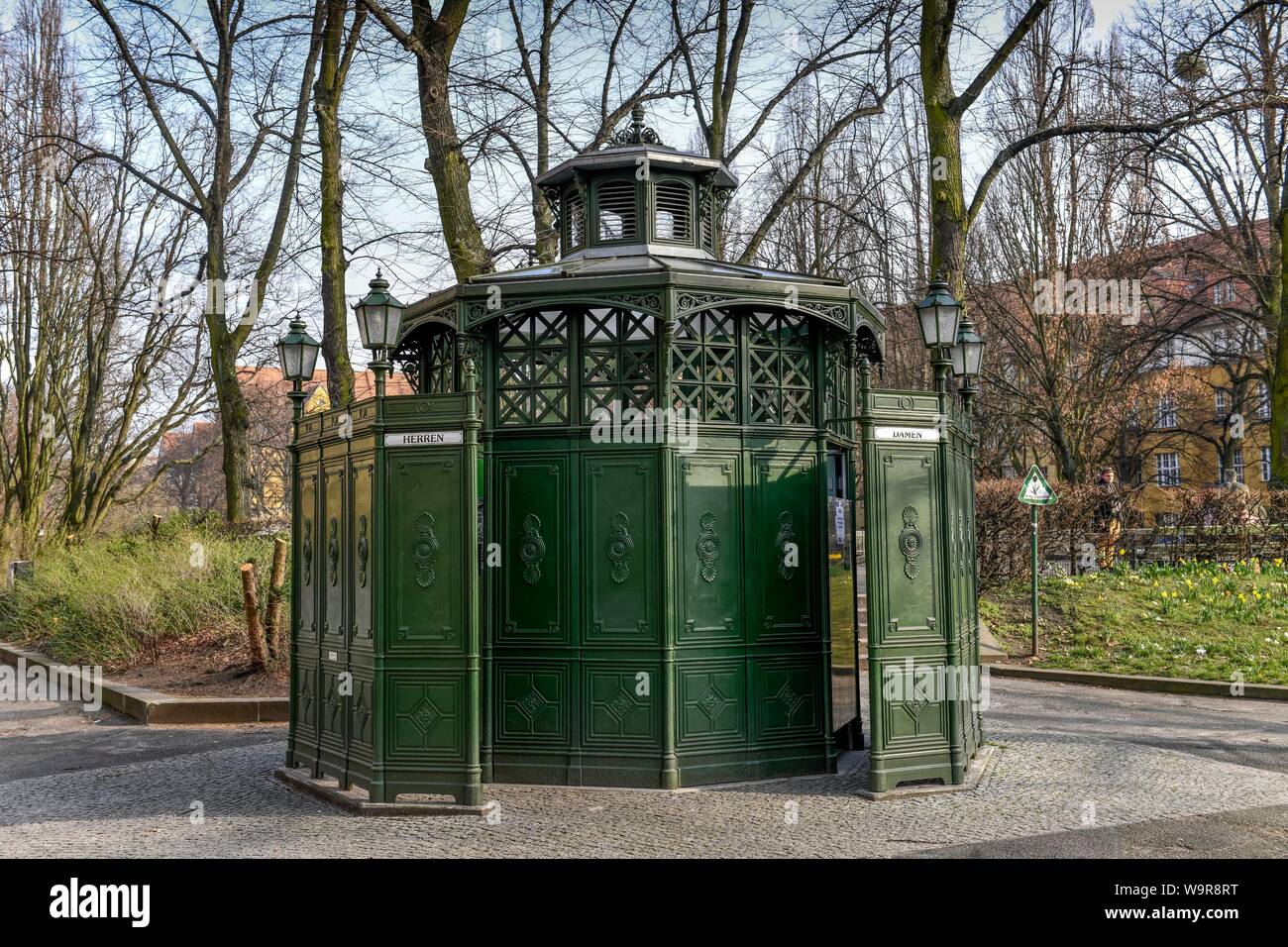 Pissoir, Ruedesheimer Platz, Wilmersdorf, Berlino, Deutschland, Rüdesheimer Platz Foto Stock