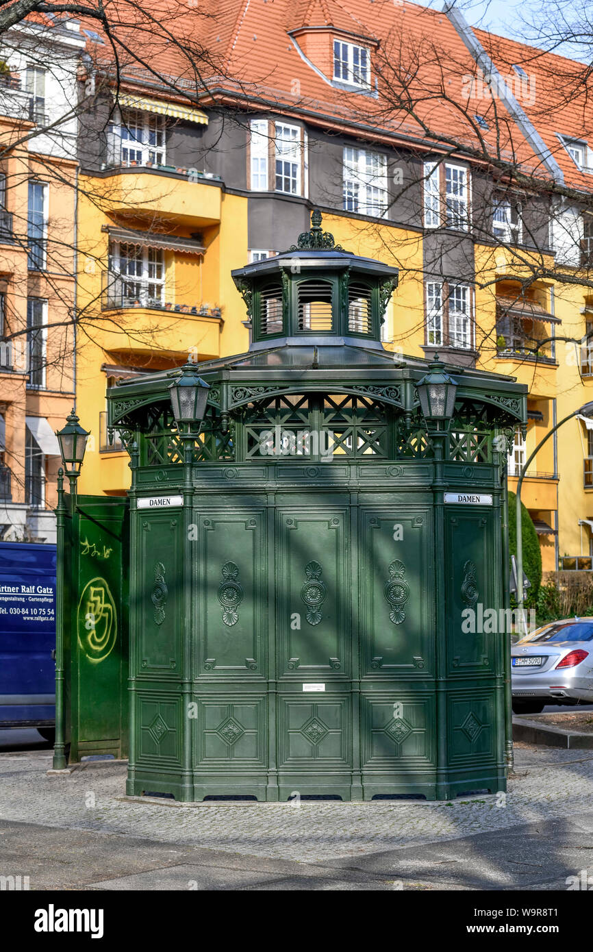 Pissoir, Ruedesheimer Platz, Wilmersdorf, Berlino, Deutschland, Rüdesheimer Platz Foto Stock