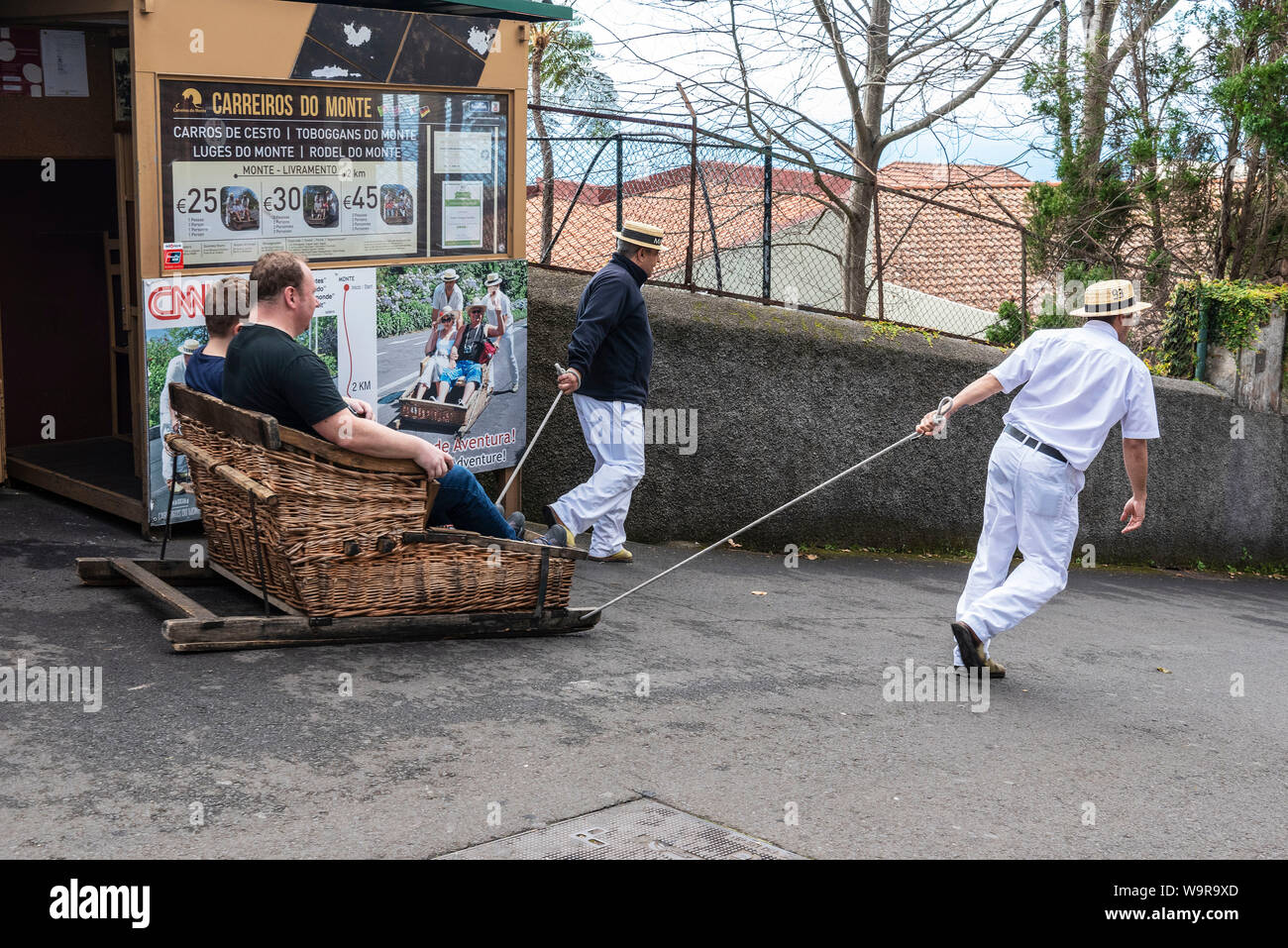 Toboggan driver, Monte, Madeira, Portogallo Foto Stock