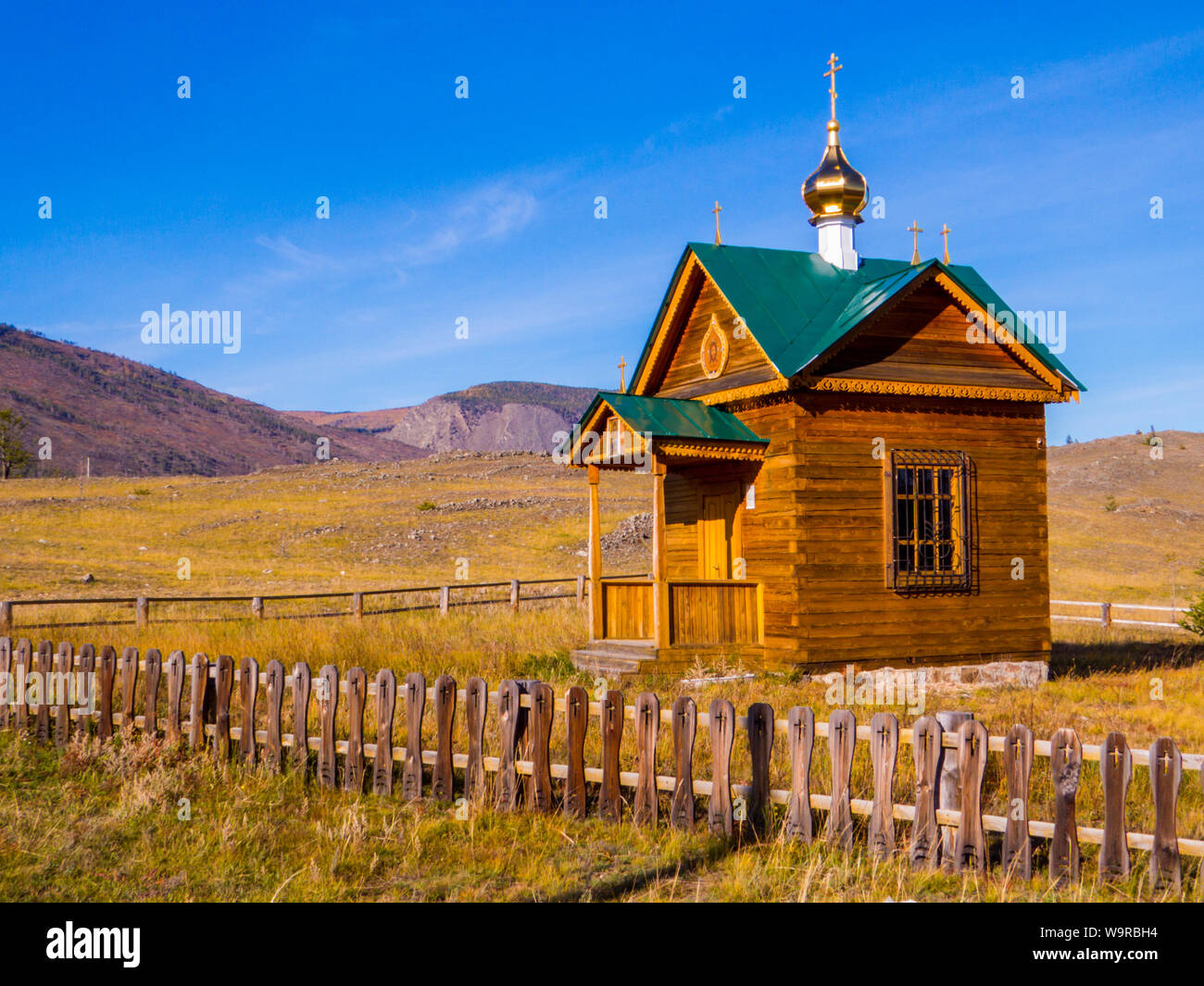 Cappella di legno vicino al Lago Baikal, Siberia, Russia Foto Stock