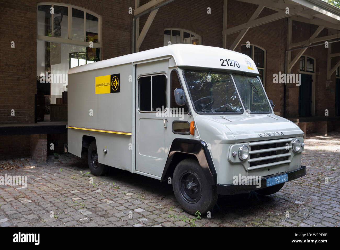 Vintage consegna storico van appartenenti alla ex 'Van Gend & Loos" società a open air museum di Arnhem nei Paesi Bassi Foto Stock