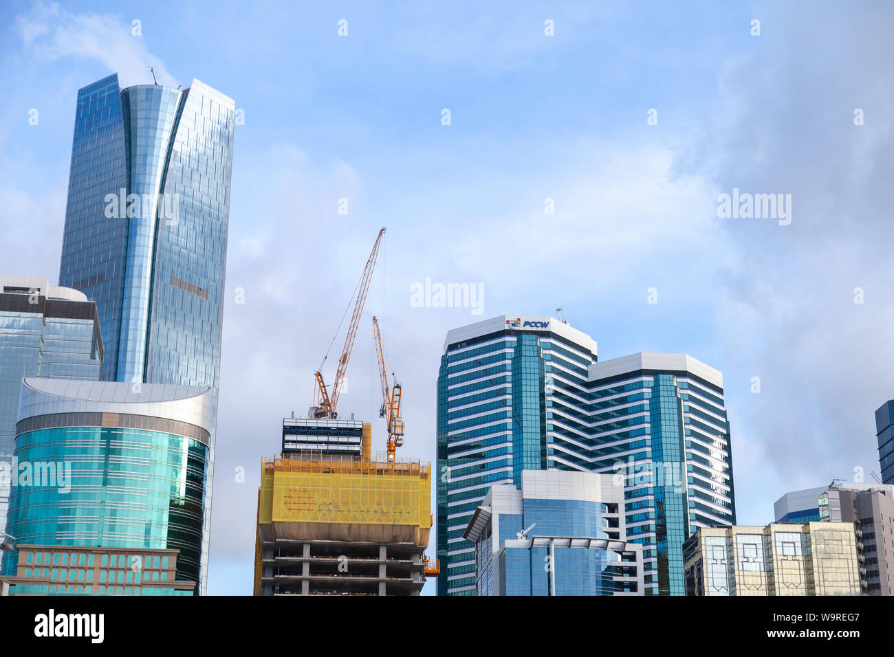 Hong Kong - Luglio 10, 2017: alto-aumento edifici per uffici sono in costruzione, skyline di Hong Kong Foto Stock